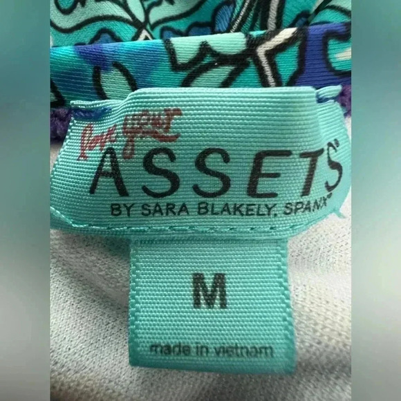 Love Your Assets by Sara Blakely, Spanx | 1 piece Fiesta Tile Swimsuit. Size: M - Picture 9 of 16